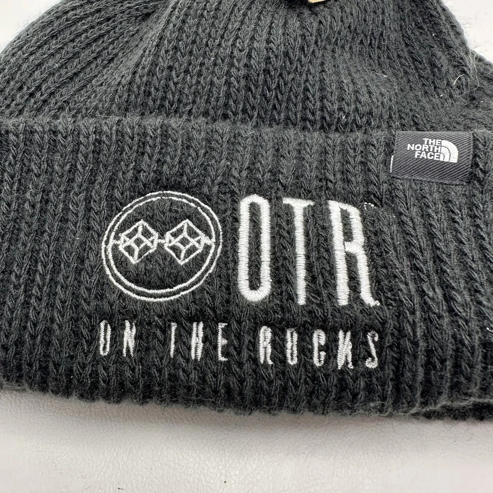 The North Face Circular Ribbed Beanie Black NWT Embroidered On The Rocks